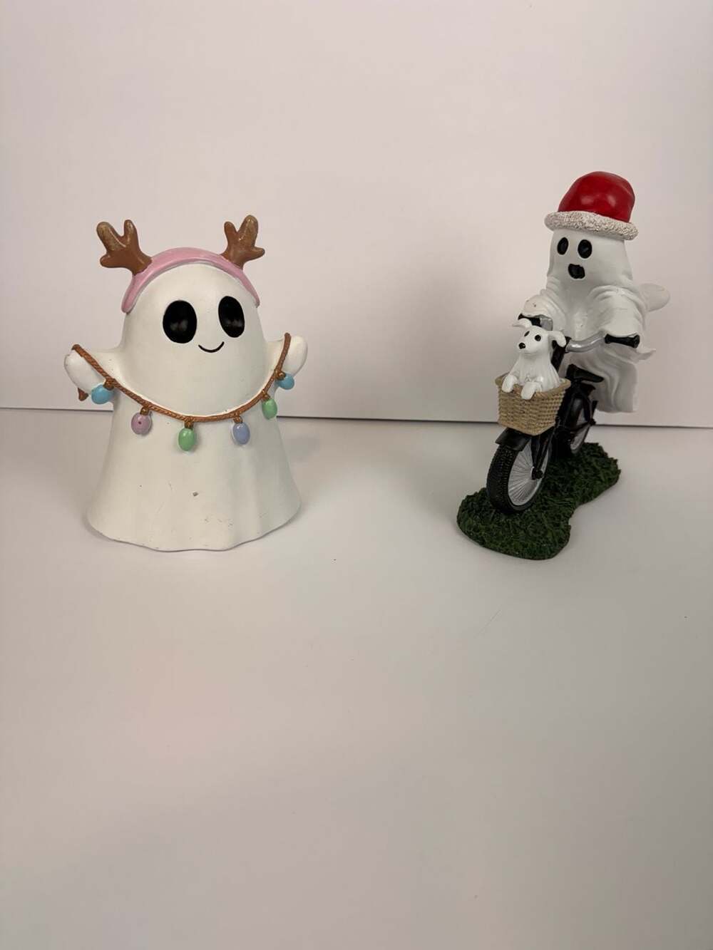 SET 2025 New Release Christmas Ghost Viral Resin Figures